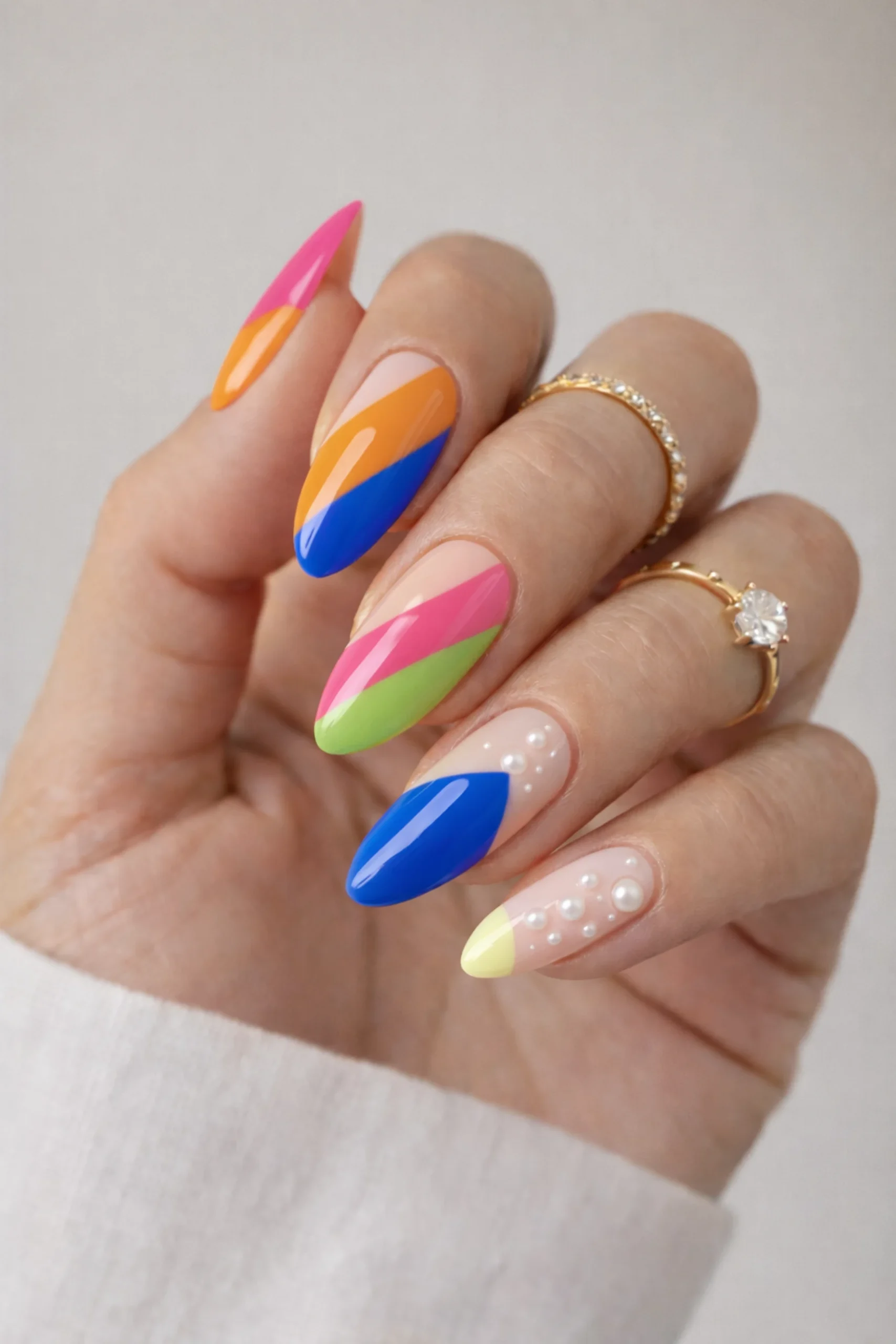 Two-Toned Graphic Nails
