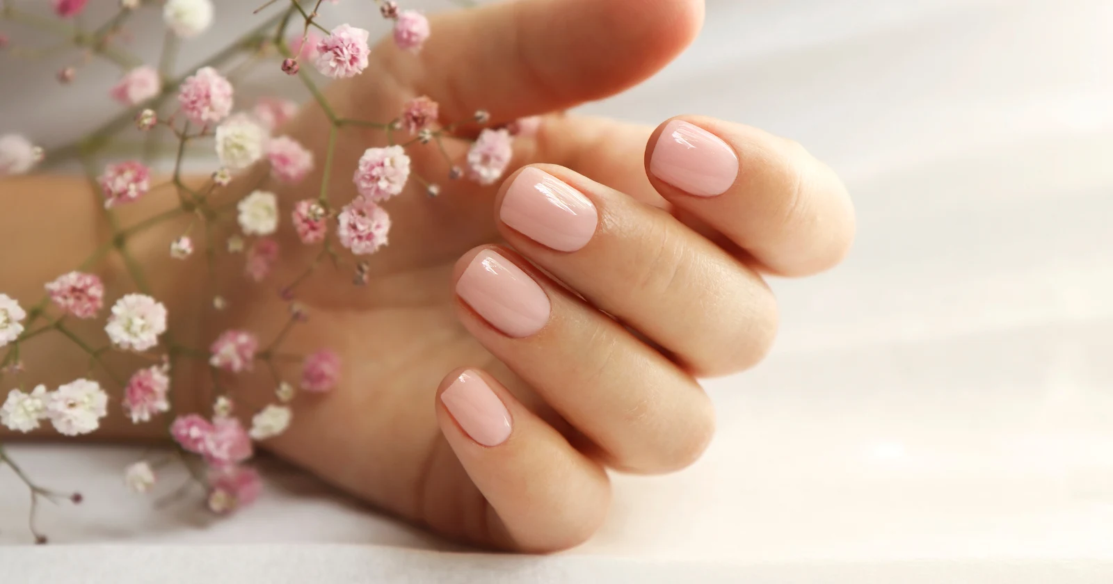 20 Minimalist Nail Art Ideas for a Simple, Sophisticated Manicure
