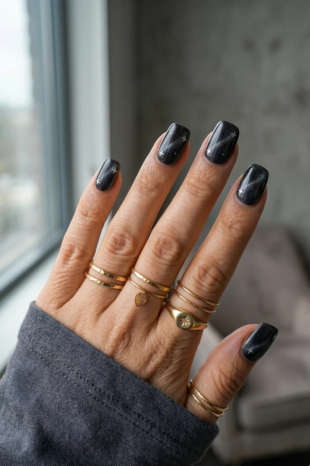 Rue-Inspired Minimal Star Nails